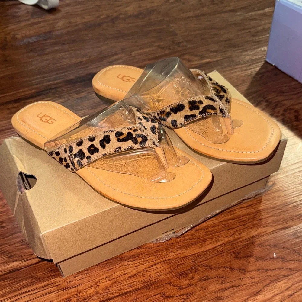 UGG Leopard Print Thong Sandals - Tan Footbed - Picture 1 of 4